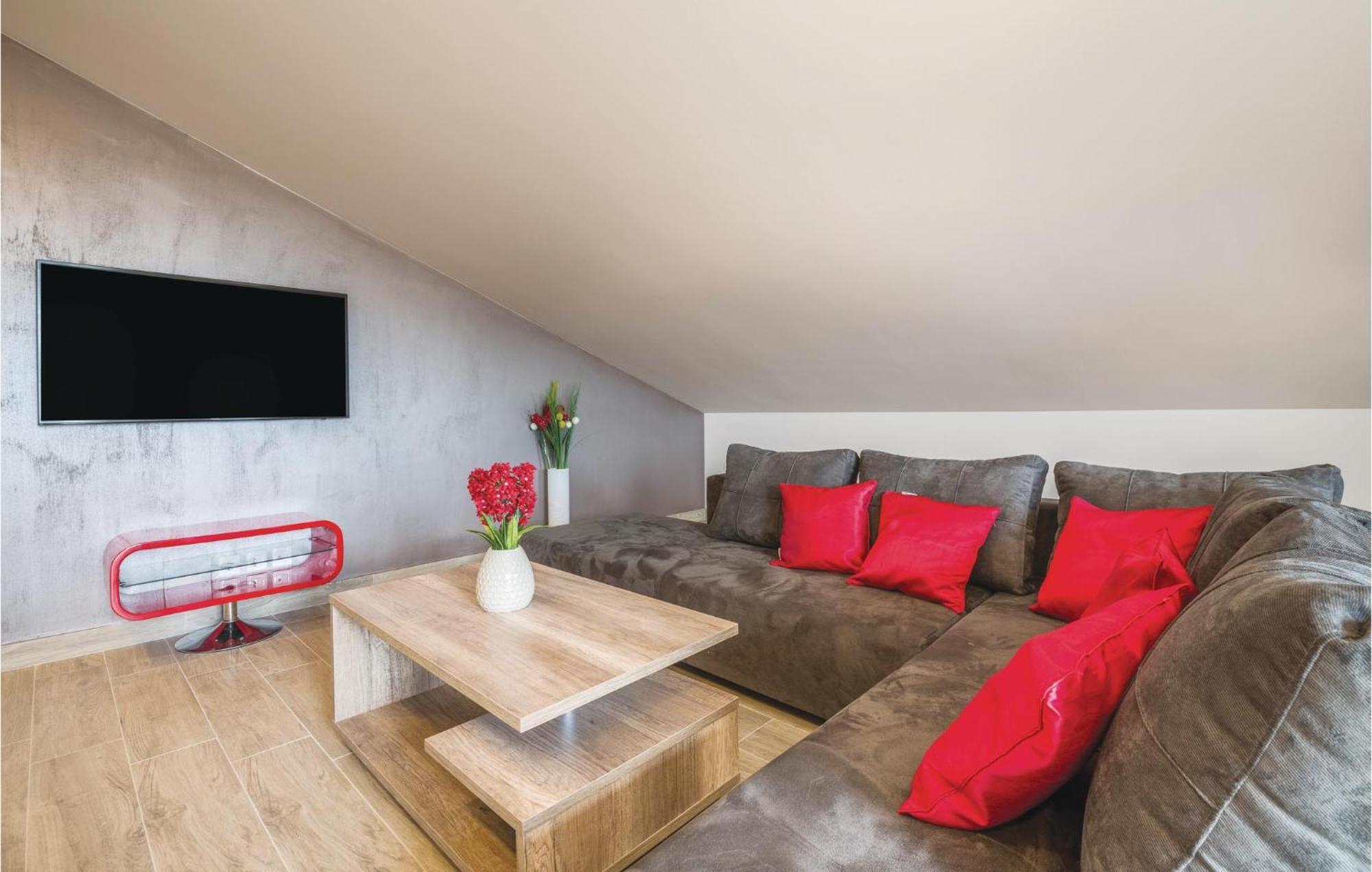 Stunning Apartment In Pjescana Uvala With Wifi 外观 照片