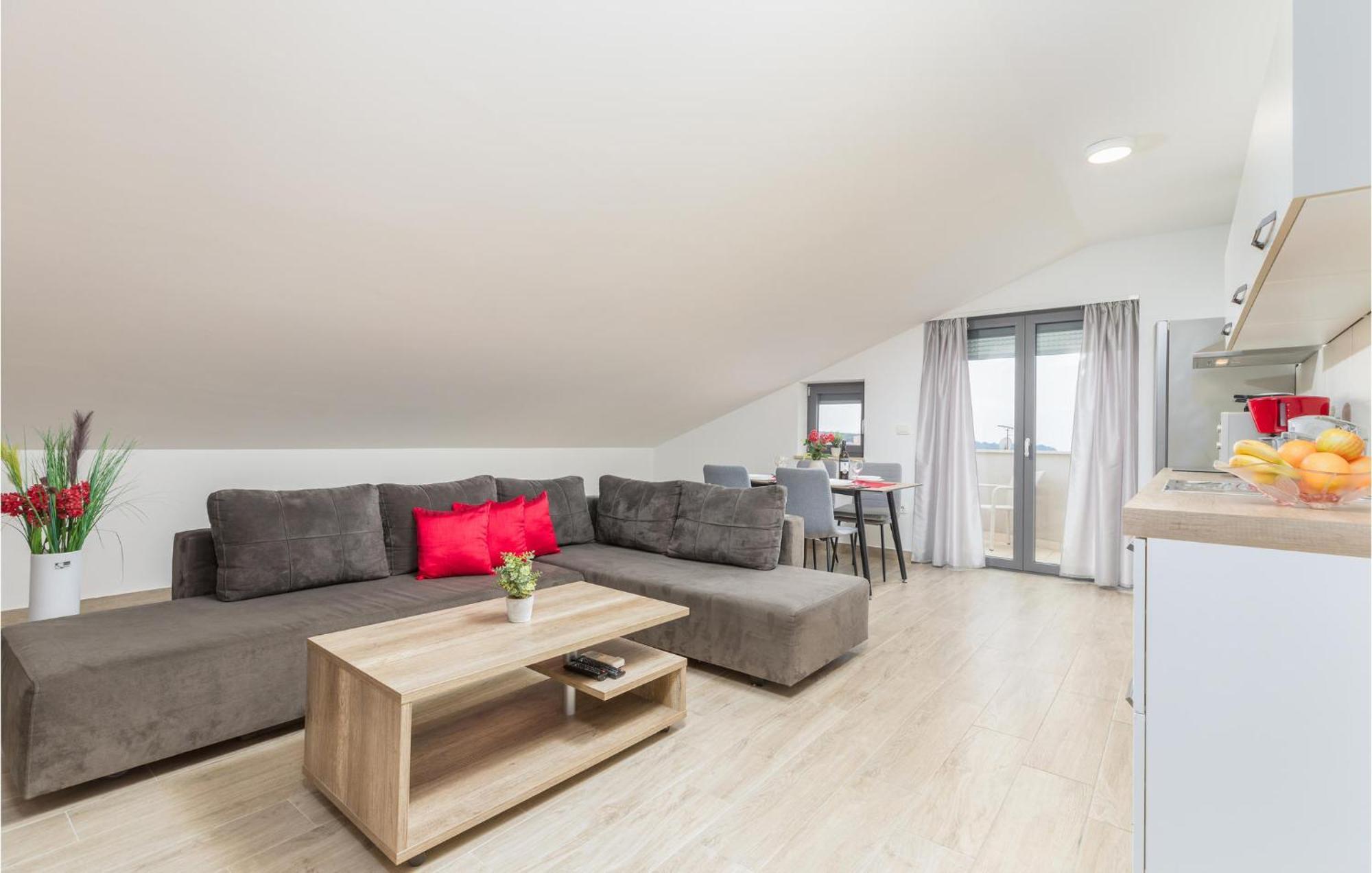 Stunning Apartment In Pjescana Uvala With Wifi 外观 照片