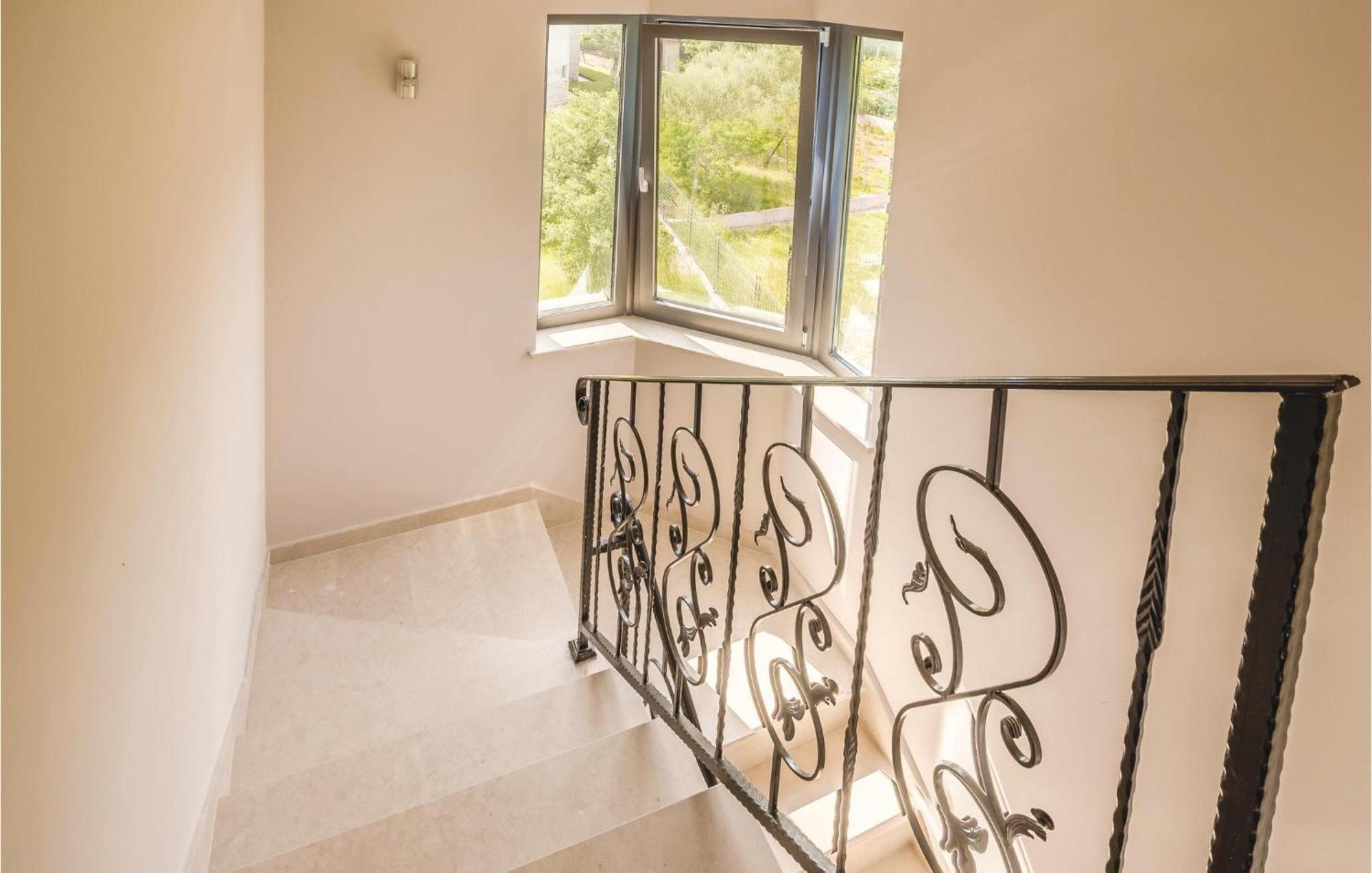 Stunning Apartment In Pjescana Uvala With Wifi 外观 照片